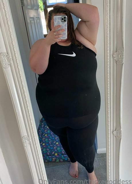 thickegoddess desnudos de modelos archivo