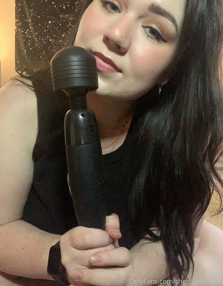 Cherrycola1990 modelo xxx archivo