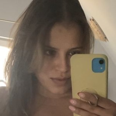 Trisone estrella porno hd foto