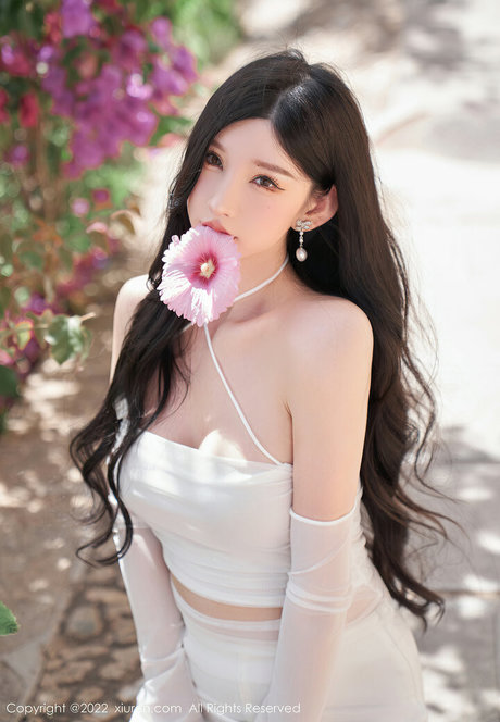 Zhou Yuxi actriz de desnudos galerías