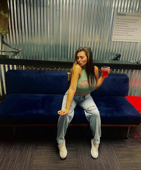 Kaylee Burnett estrella porno bonita fotos