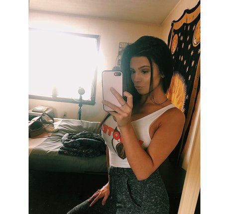 Kaylee Burnett estrella erótica archivo