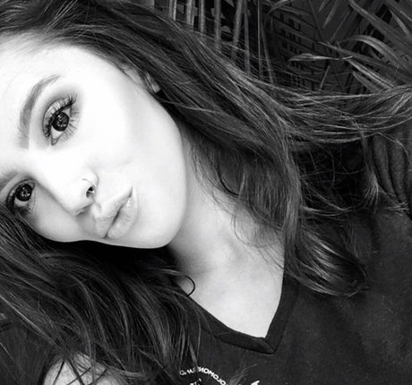 Kaylee Burnett actriz atractiva archivo