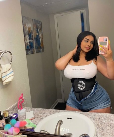 Megan Velez hermosa actriz foto