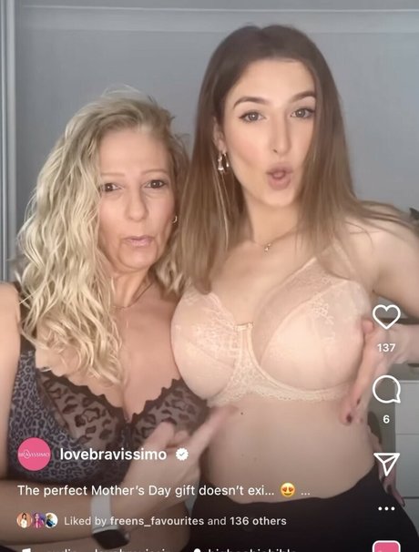 Bigb00biebible estrella porno caliente fotos