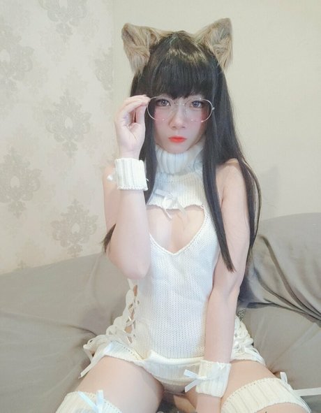 vvvm3 modelo erótico imagen