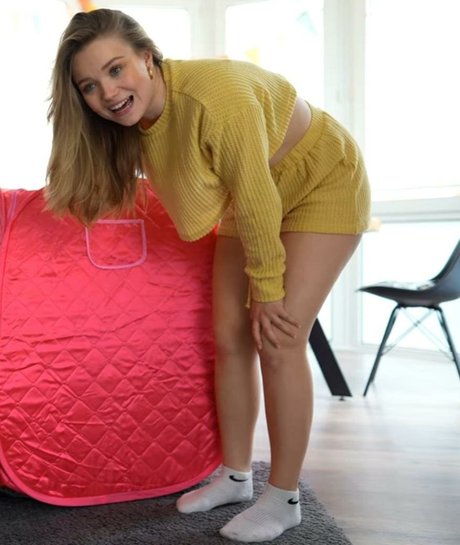 Julia Beautx modelo desnuda recopilación