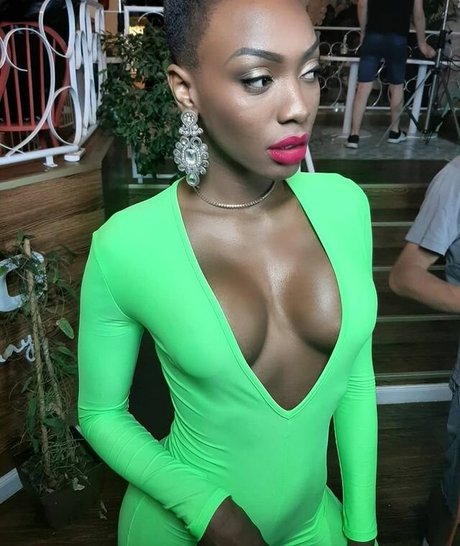 Bermudez Cortes estrella porno superior foto