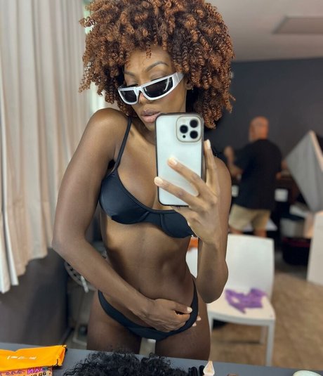 Bermudez Cortes actriz atractiva imágenes