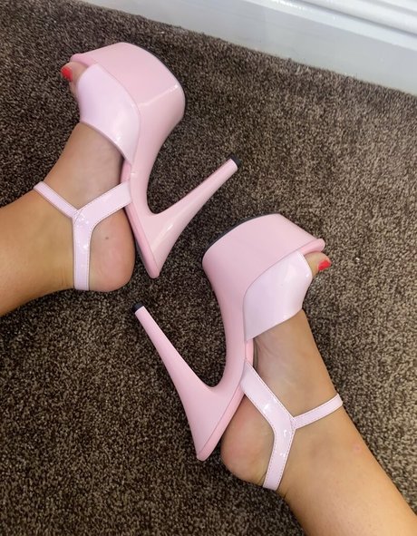 naughtybitchhh8 modelo pornografico imágenes