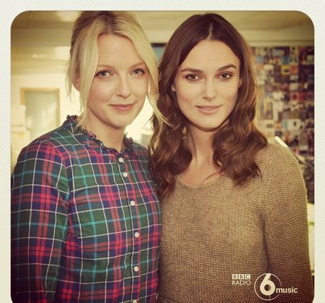 Lauren Laverne hermosa estrella foto