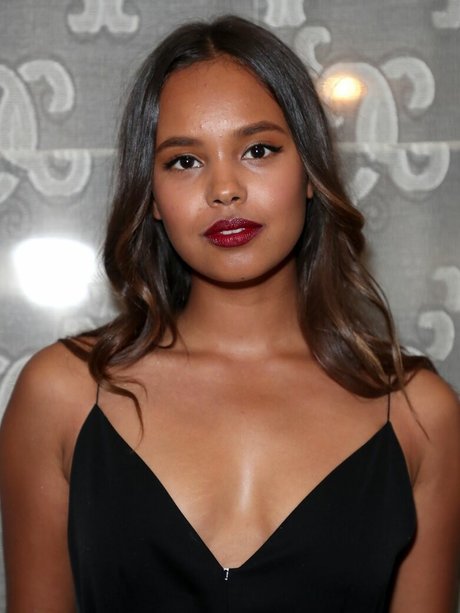 Alisha Boe modelo superior foto
