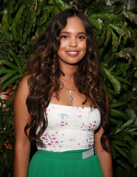 Alisha Boe modelo desnuda imágenes