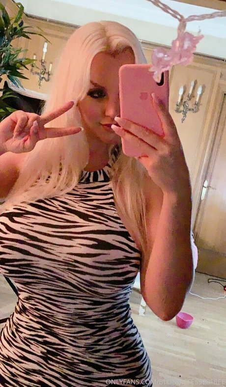 blondiefesserfree modelo pornografico recopilación