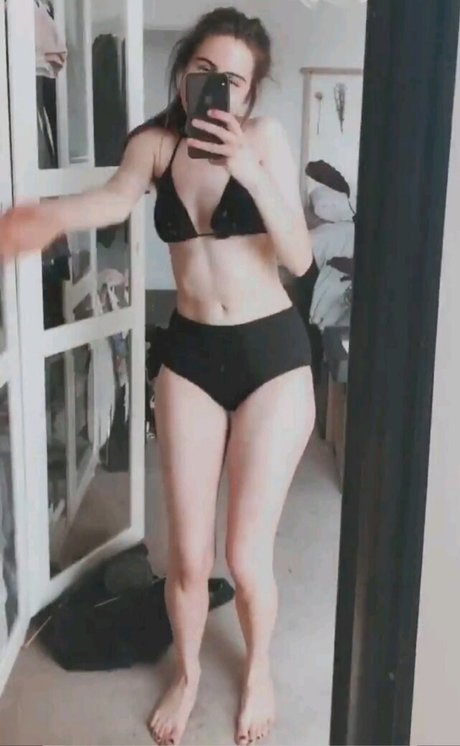 Dodie Clark modelo imagen