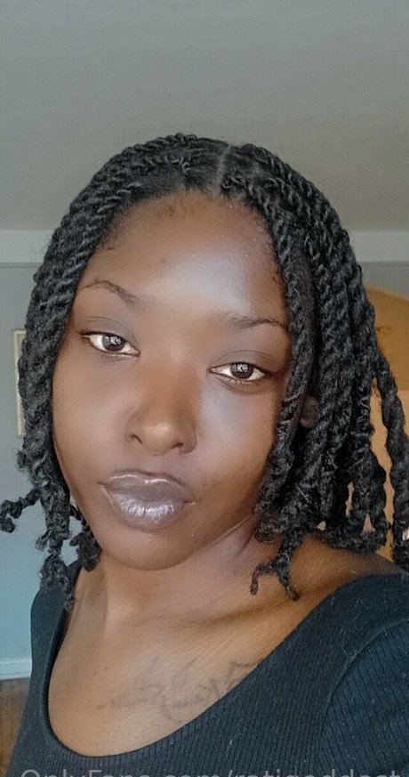 ratigoddest modelo desnudos galerías