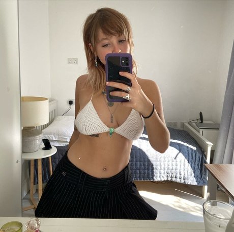 _femalien modelo desnuda imagen