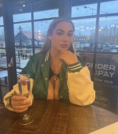 Caitlinn G estrella erótica imágenes