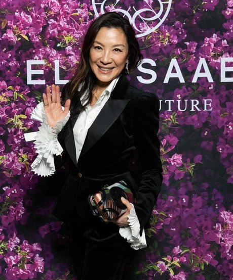 Michelle Yeoh buena estrella porno galerías
