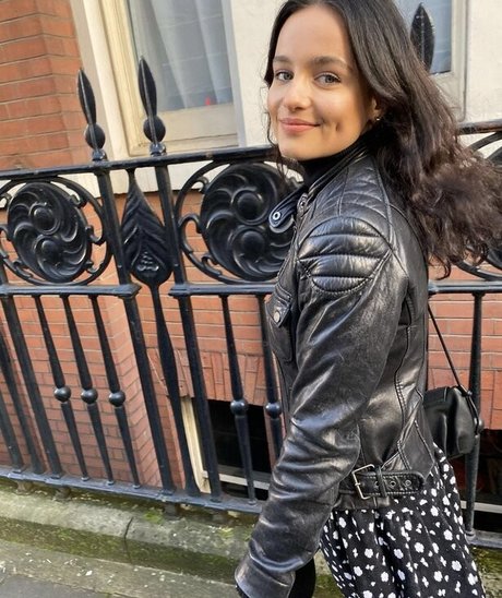 Ruxandra Porojnicu actriz atractiva imagen