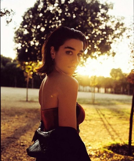 Simona Tabasco estrella porno adulto imágenes