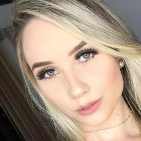 Marcelly Mello estrella atractiva galería