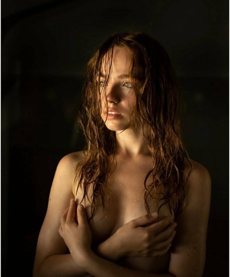 Rinna Ly actriz atractiva galerías