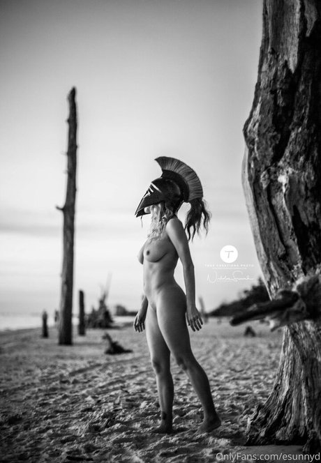 esunnyd modelo desnudos imagen