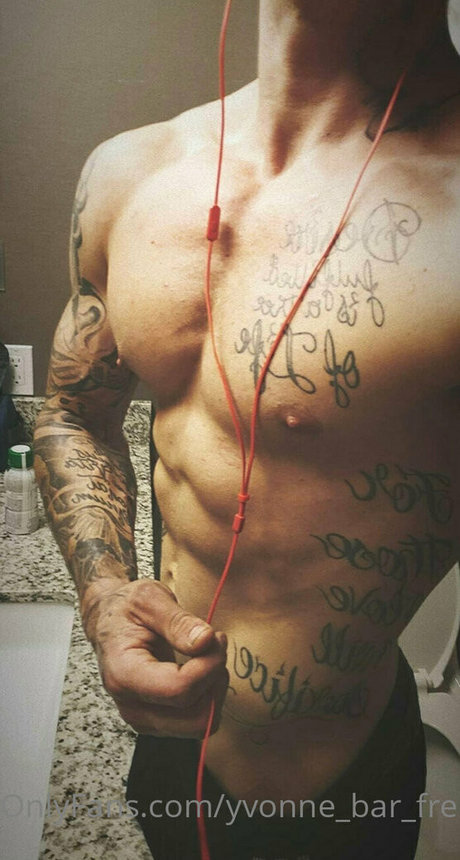 yvonne bar freepage modelo pornografico foto