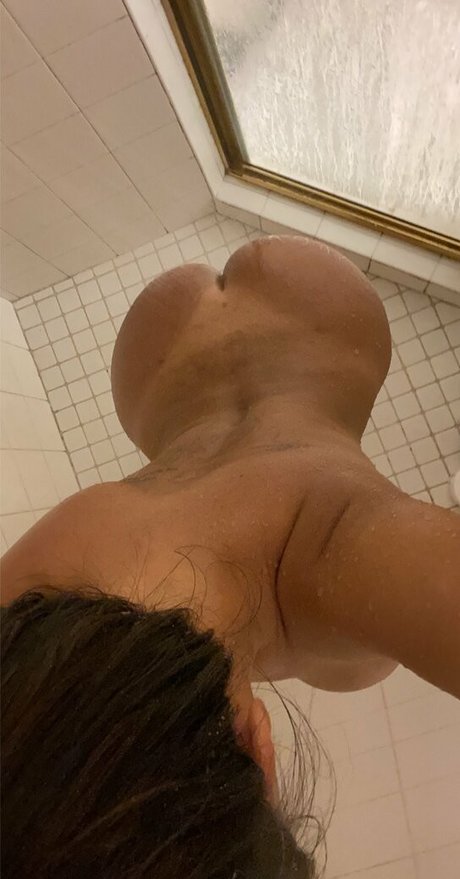 smiley sunday modelo caliente imágenes