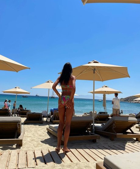 Valentina Venturi estrella porno atractiva galería