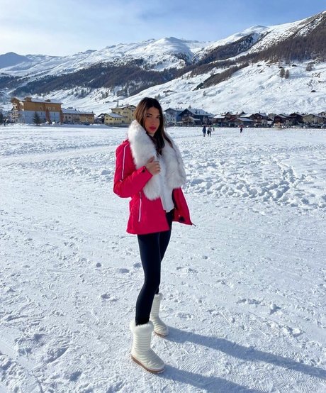 Valentina Venturi desnudos de estrellas galerías