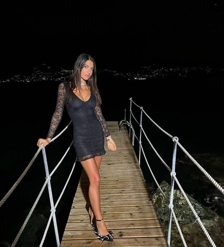 Valentina Venturi estrella desnuda imágenes