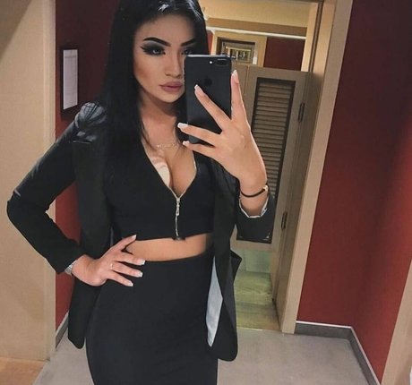 Asa Lochka estrella porno xxx galería