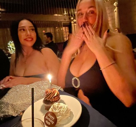 Holly Youpa modelo de arte archivo