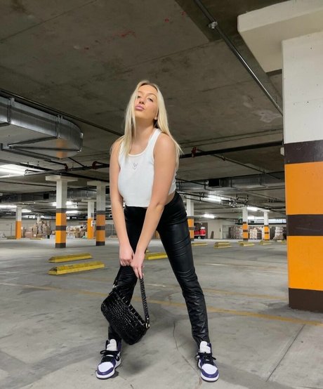 Holly Youpa actriz sexual archivo