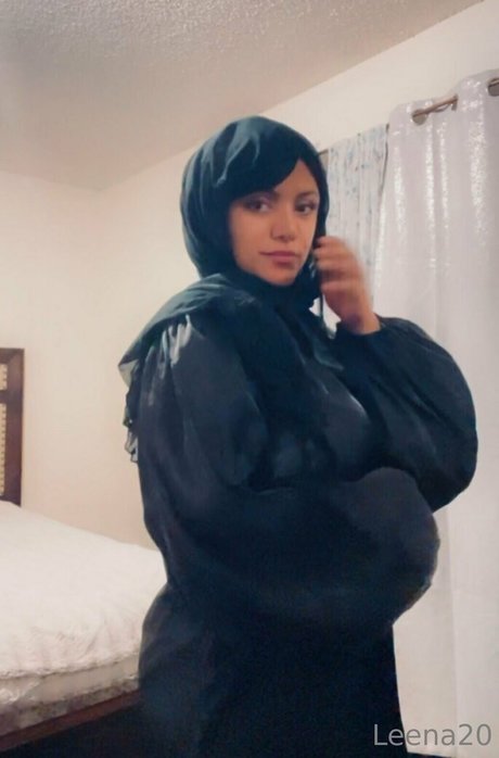 Leena Styles estrella porno atractiva foto