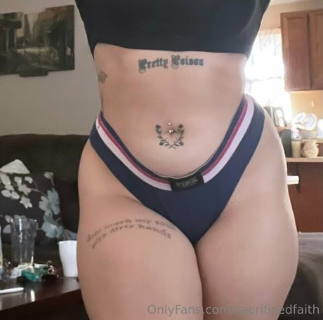 sacrificedfaith modelo caliente fotos