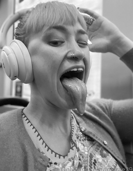 lolarae29 actriz caliente imagen