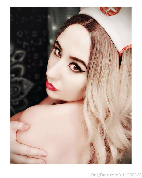 gothickitti actriz libre fotos