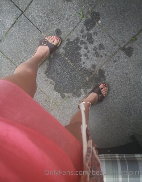 polyamorefeet hermosa actriz foto