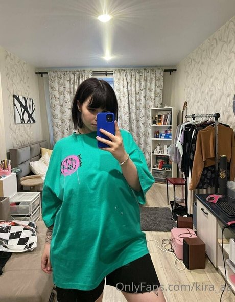 kira aa libre de estrellas archivo