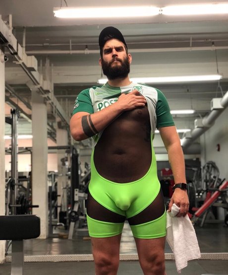 abeardedboy modelo porno imágenes