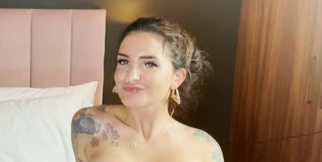 adreenacuckoldress actriz caliente galería