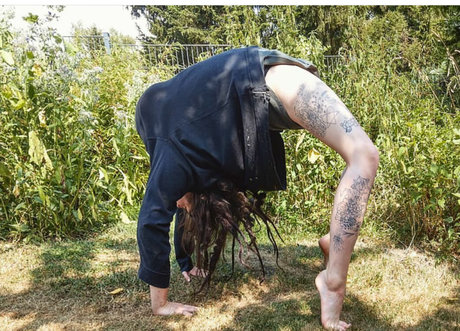 Zainab modelo desnuda galerías