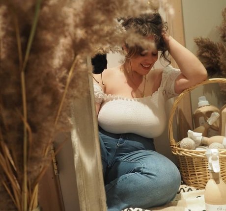 lartdanstoutessesformes bonita modelo foto