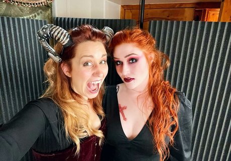 Julia Nilon desnudos de modelos imagen