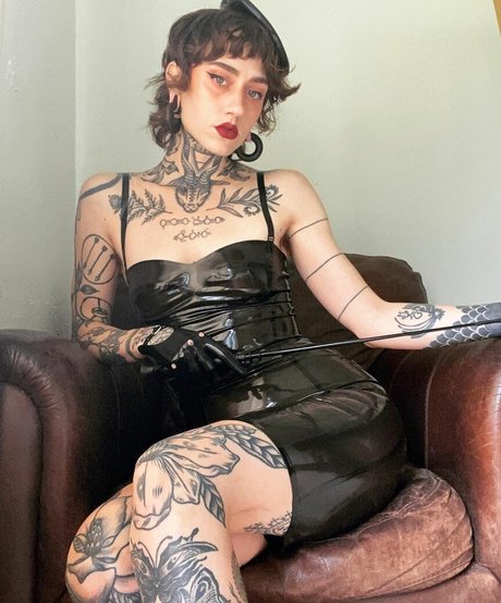 Deadnettle actriz de desnudos galería