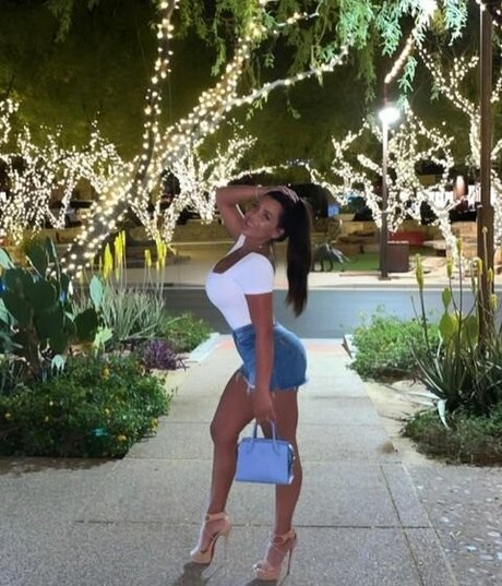 Nikki Waka desnudos estrella foto