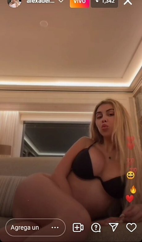 Alexa Dellanos hermosa actriz imágenes